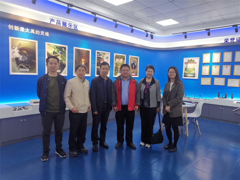 廈大海洋系老師來(lái)公司參觀2_副本.jpg